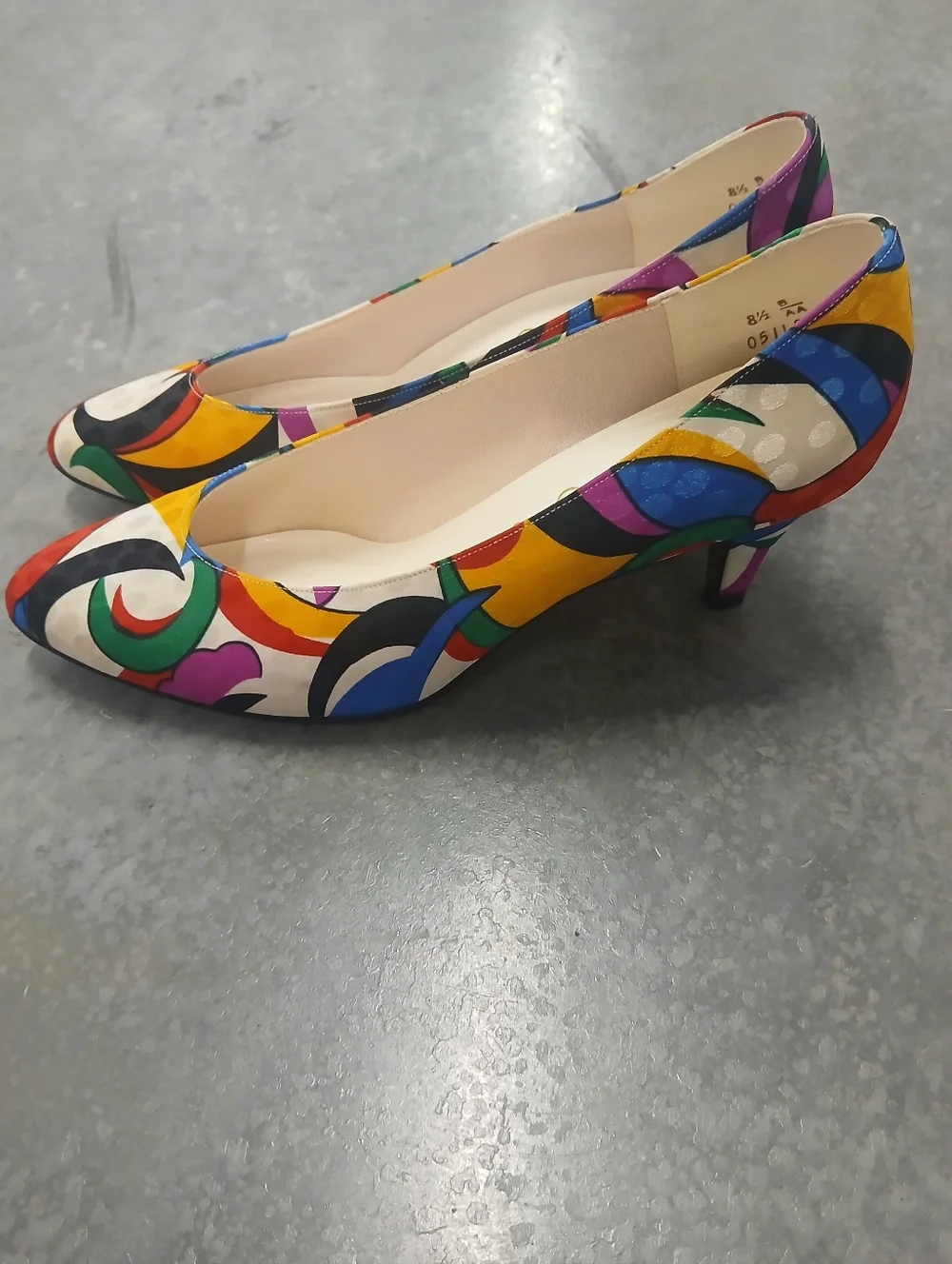 NWT Vintage Life Stride Geometric Print Kitten Heel Pumps Size 8.5 - Picture 3 of 12